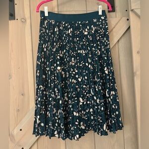 LIKE NEW Express Teal Floral Pleated Skirt